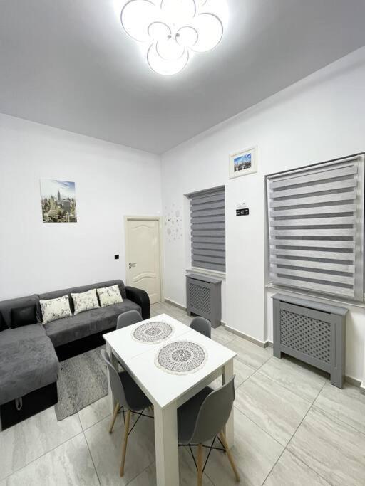 Apartament In Centrul Istoric Nagyvárad Kültér fotó